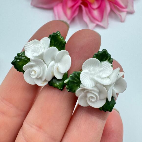 Vintage Ceramic Roses Screw Back Earrings Made In England Cottagecore Grannycore - Picture 2 of 13